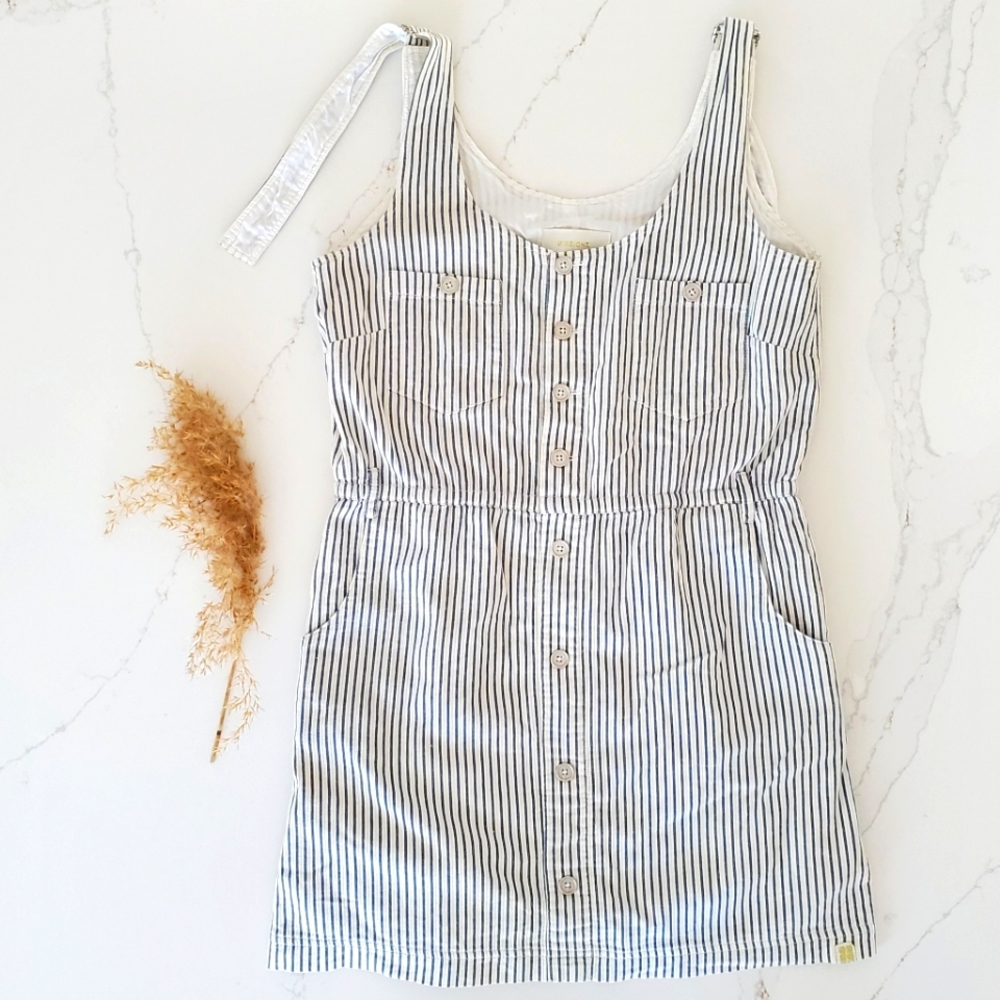 Medium (6) Womens blue/white textured pinafore dress